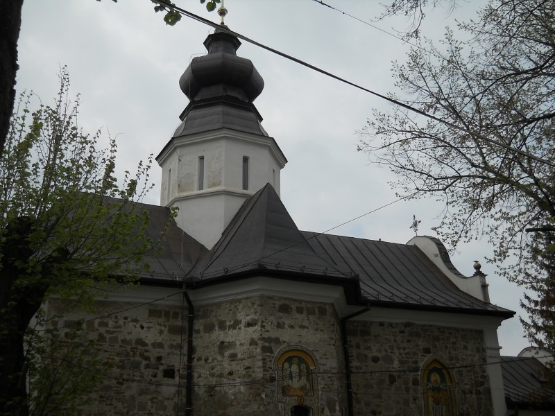 Biserica "Intrarea in Biserica a Maicii Domnului" - La 1,5 km de sat, sat BODROGU NOU; comuna ZADARENI, judetul Arad