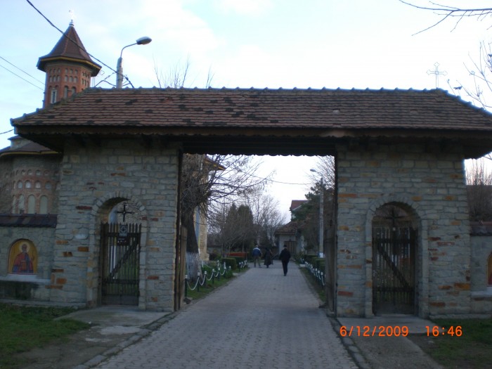 Biserica "Precista", "Adormirea Maicii Domnului" - Str. 9 Mai 48, municipiul BACAU, judetul Bacau