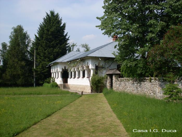 Ansamblul Culei Duca - Vis-a-vis de ansamblul "Culei vechi", sat MALDARESTI; comuna MALDARESTI, judetul Valcea