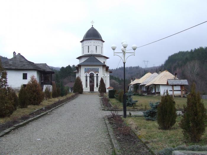 Manastirea Valeni - Str. Schitului 49, sat VALENI; comuna SALATRUCU, judetul Arges