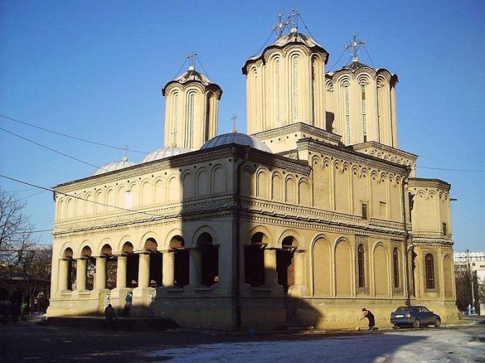 Catedrala Patriarhala "Sf. Imparati Constantin si Elena" - Aleea Dealul Mitropoliei 21 sector 4, municipiul BUCURESTI