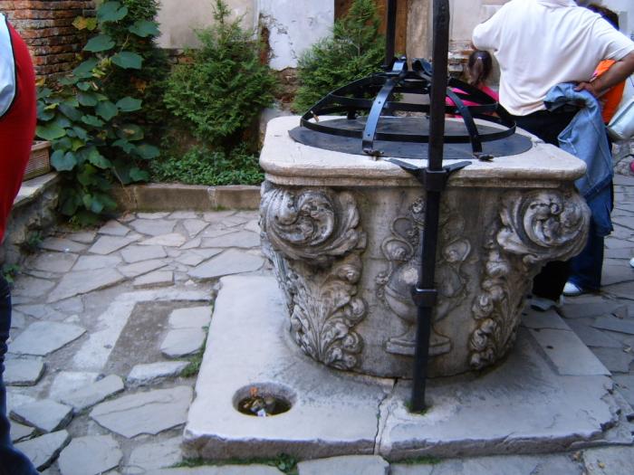 Fantana - Str. Moşoiu Traian, general 495- 498, sat BRAN; comuna BRAN, judetul Brasov