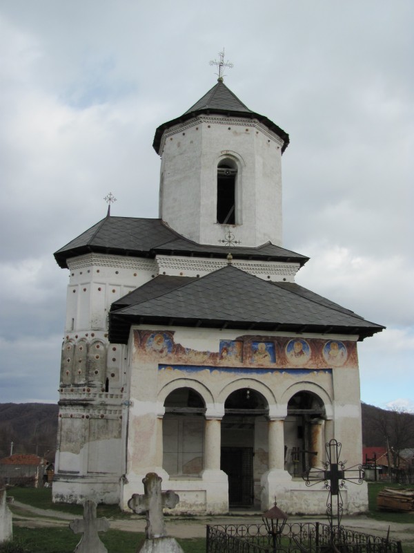 Biserica "Taierea Capului Sf. Ioan Botezatorul" - 369 , 370, &icirc;n fostul cătun Vlădeştii de Sus, sat VLADESTI; comuna VLADESTI, judetul Arges