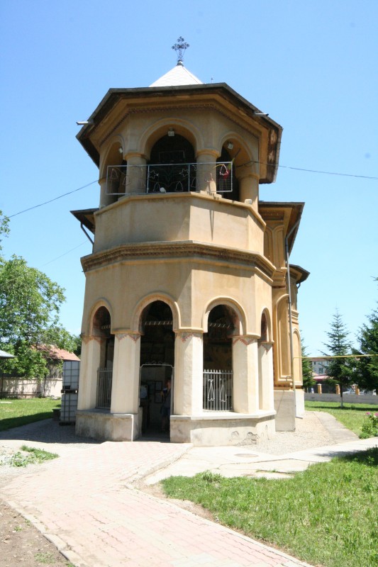 Biserica "Sf. Trei Ierarhi" - 156, sat FILIPESTII DE PADURE; comuna FILIPESTII DE PADURE, judetul Prahova