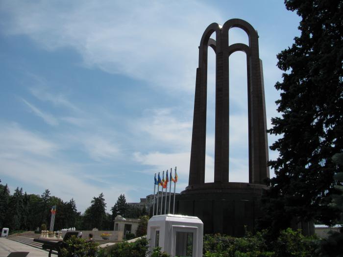 Mormantul Ostasului Necunoscut - Piaţa Libertăţii f.n. sector 4 &icirc;n Parcul Carol, municipiul BUCURESTI