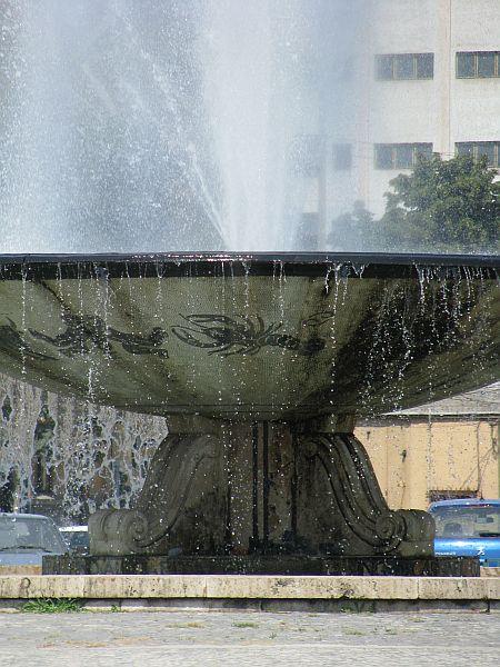 Fantana Zodiac - Piaţa Libertăţii f.n. sector 4, municipiul BUCURESTI