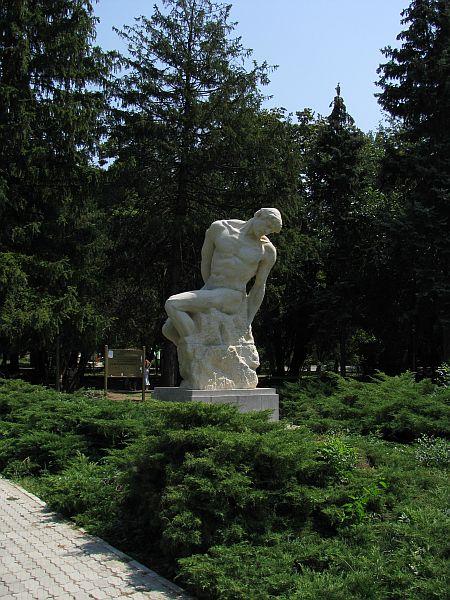 Statuia "Gigantul" (1) - Piaţa Libertăţii f.n. sector 4 &icirc;n Parcul Carol, municipiul BUCURESTI