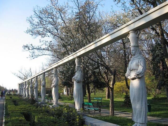 Parcul Herastrau - Piaţa De Gaulle Charles f.n. sector 1 (delimitat de Bd. Prezan Constantin, mareşal - Şos. Kiseleff, Şos. Bucureşti-Ploieşti - str. Elena Văcărescu - Şos. Nordului - Bd. Aviatorilor), municipiul BUCURESTI