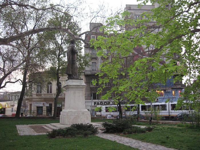 Statuia lui Constantin Brancoveanu - Bd. Brătianu I. C. 27 sector 3 &icirc;n curtea Bisericii Sf. Gheorghe Nou, municipiul BUCURESTI