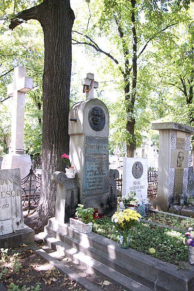 Mormantul lui Mihai Eminescu - Calea Şerban Vodă 249 sector 4 Cimitirul Bellu, fig. 9, municipiul BUCURESTI