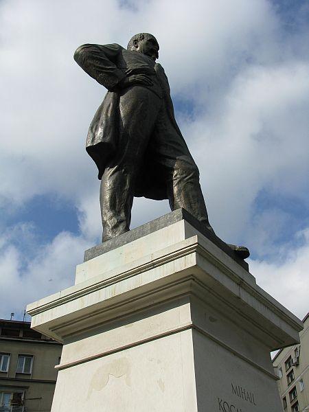 Statuia lui Mihail Kogalniceanu - Piaţa Kogălniceanu Mihail f.n. sector 5, municipiul BUCURESTI